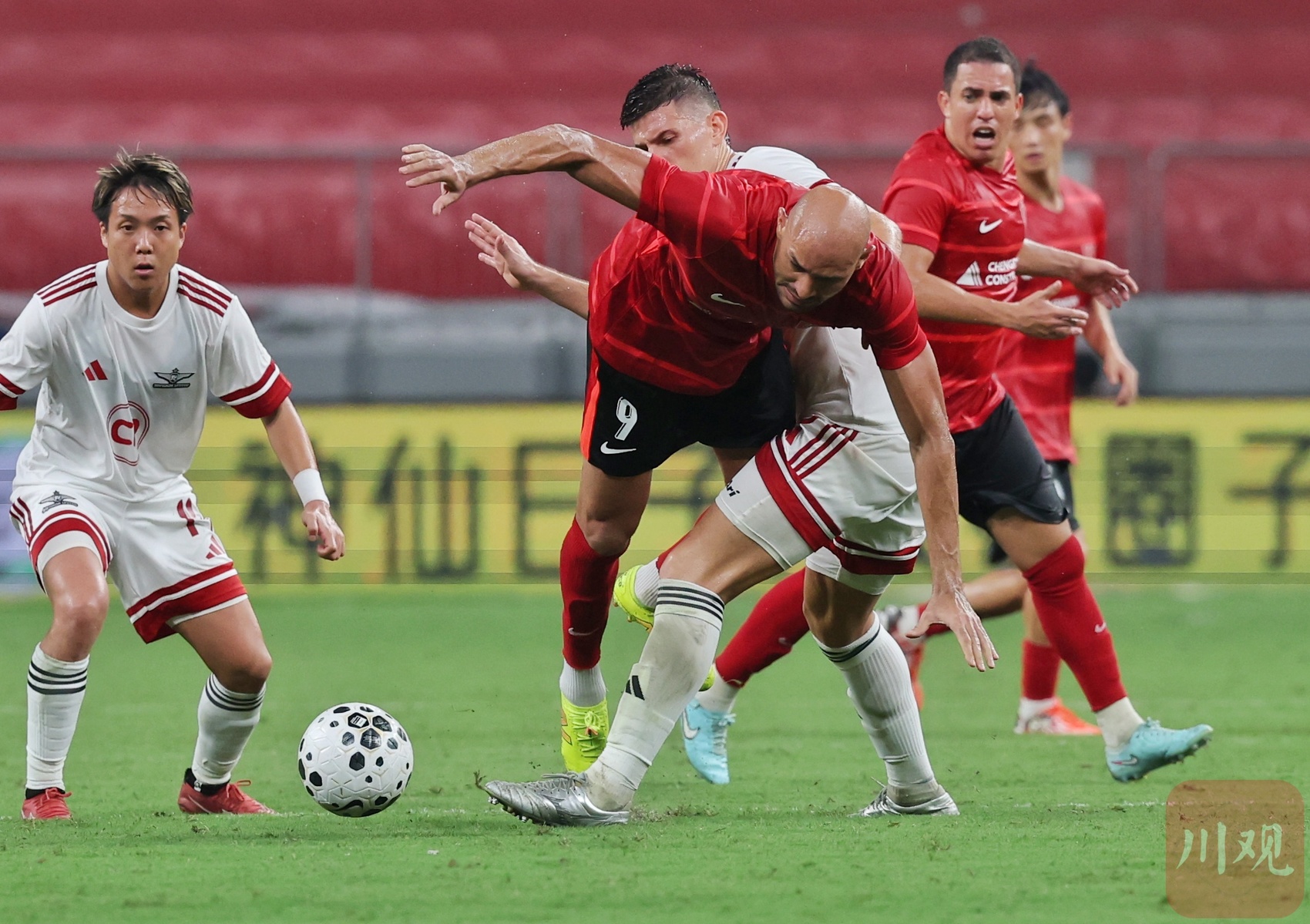 杏彩体育-赛地聚焦：亚冠今晨热度飙升，成都蓉城队长鼓劲，底气十足，轮换策略成焦点(成都蓉城进亚冠)